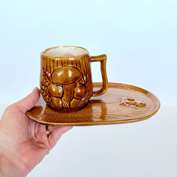 Vintage 70s Cottagecore Arnel's Merry Mushroom Ceramic Mug and Tray Snack Set - Picture 3 of 17